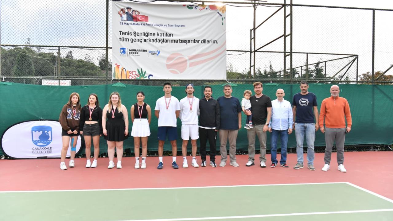 Çanakkale’de Tenis Şenliği nefes kesen finallerle sona erdi
