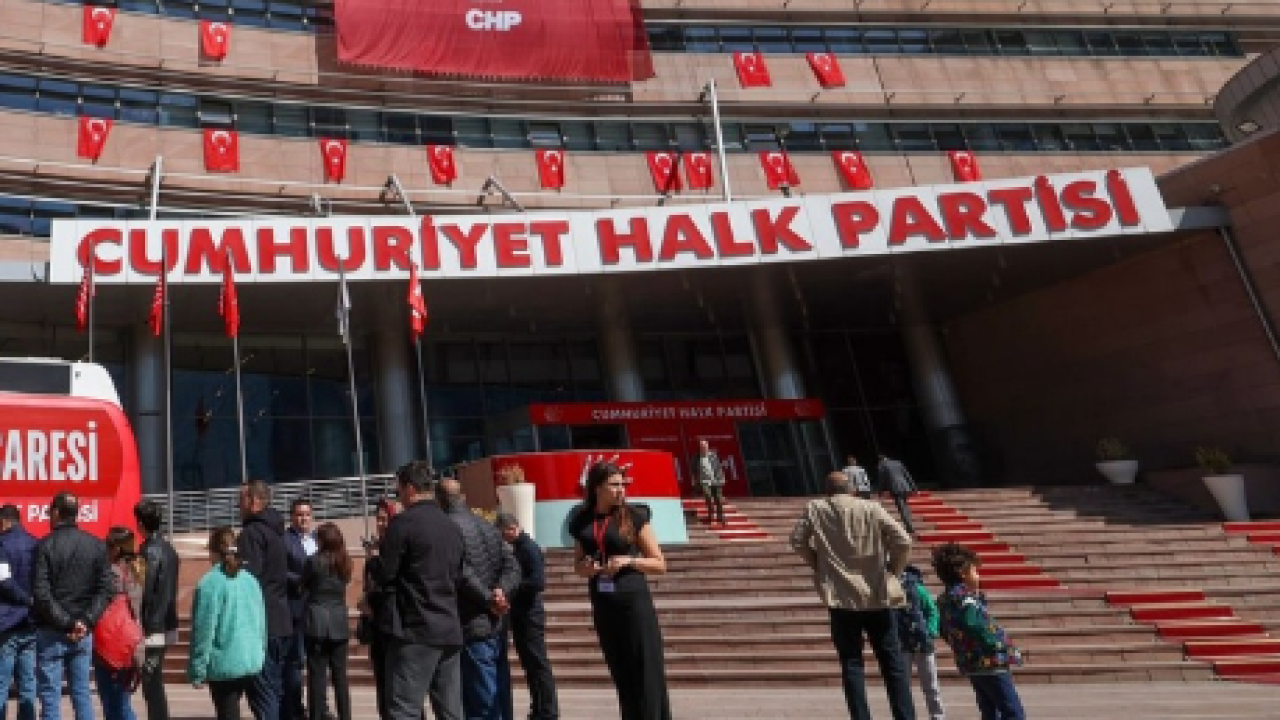 CHP, Kurultay Kararı İçin YSK’ya Gitti