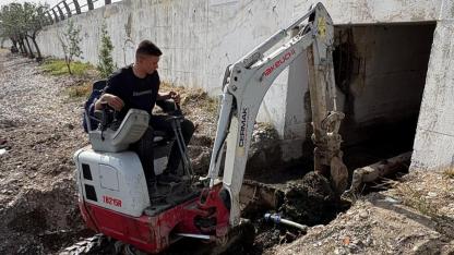Küçükkuyu’da alt geçit ve menfezlerde temizlik seferberliği