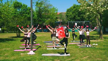Hera Pilates 19 Mayıs Coşkusunu Halk Bahçesi'ne Taşıdı
