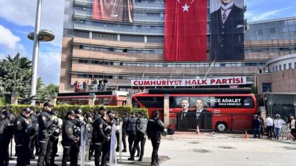CHP Genel Merkezi’nde Polis Tahliye İçin Harekete Geçti