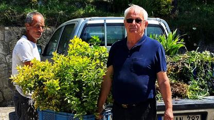 Güzelyalı’yı Dernek Temizliyor, Köy Muhtarı Seyrediyor
