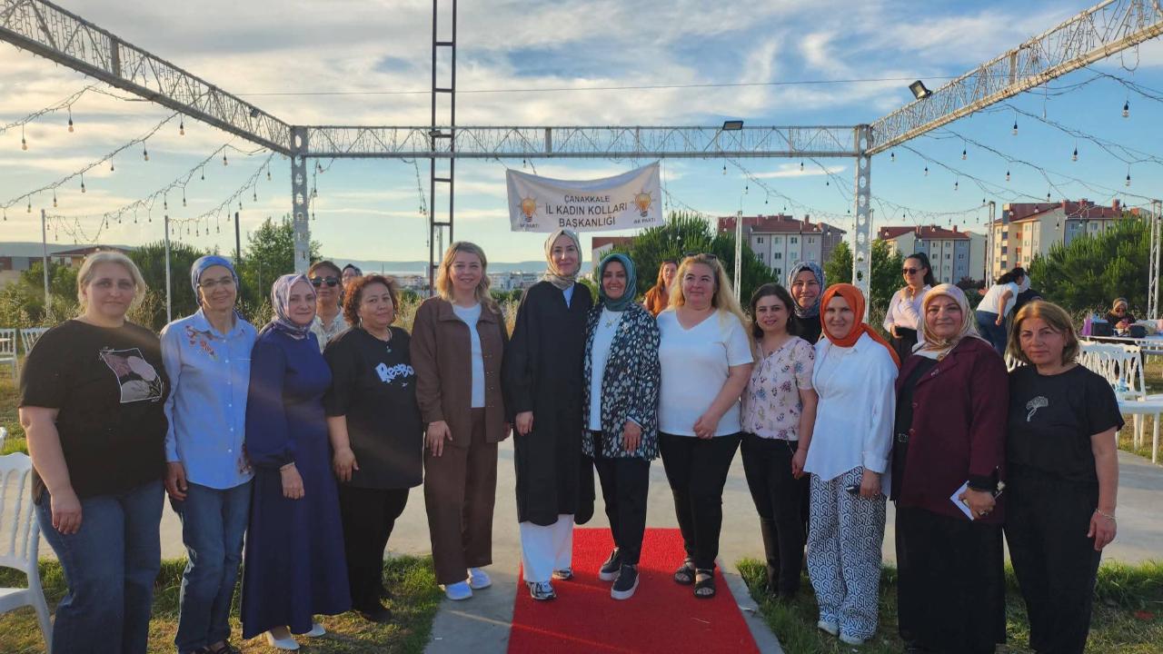 AK Parti Kadın Kolları'nın Buluşmasında Dikkat Çeken Mesaj! Özlem Karadayı'dan "Güçlü Yarınlar" Vurgusu