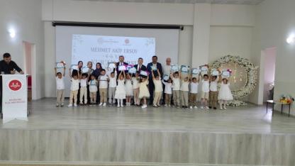 Bayramiç’te Duygusal Anlar! Miniklerin Yıl Sonu Programında Gözler O Detaydaydı