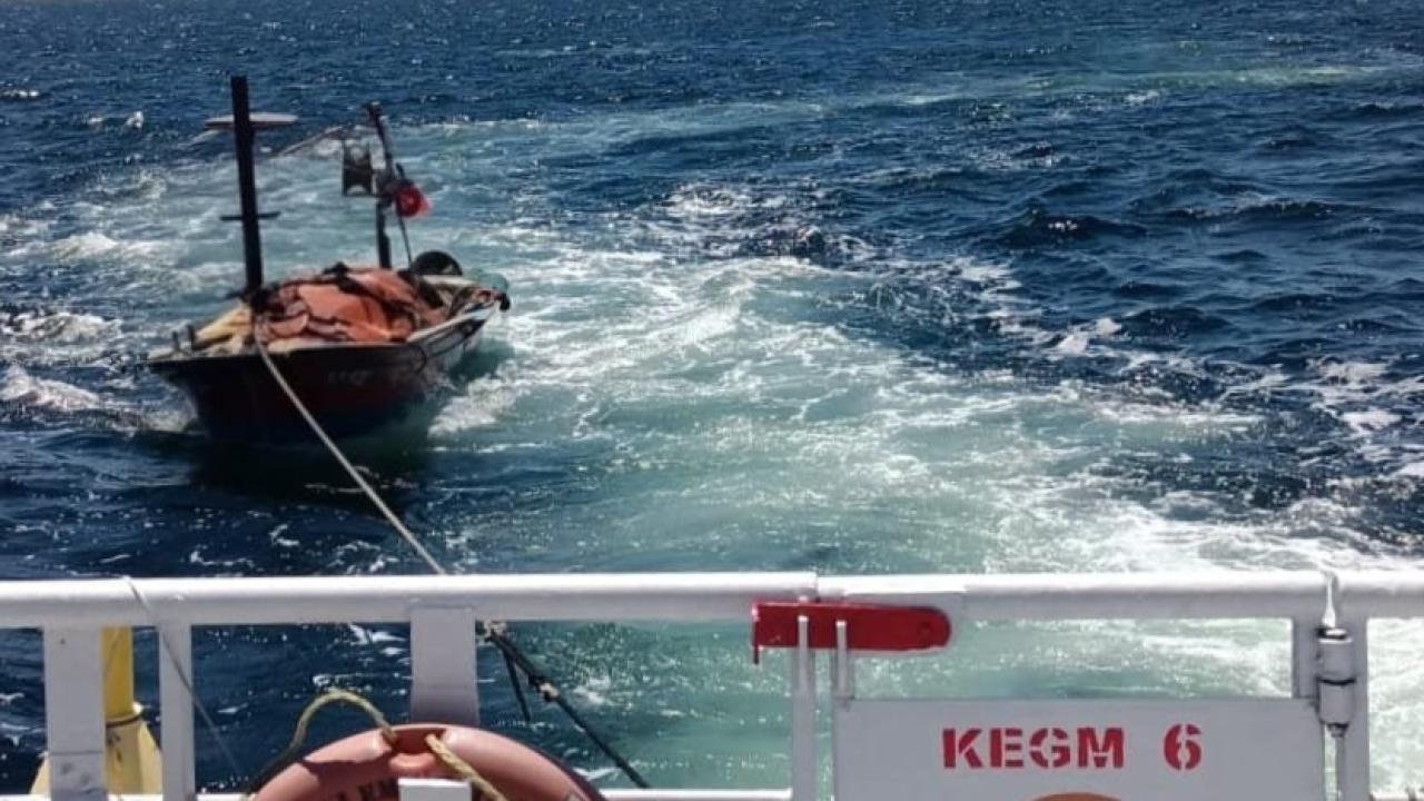 Çanakkale Boğazı’nda Panik Anları! Sürüklenen Tekne Son Anda Kurtarıldı