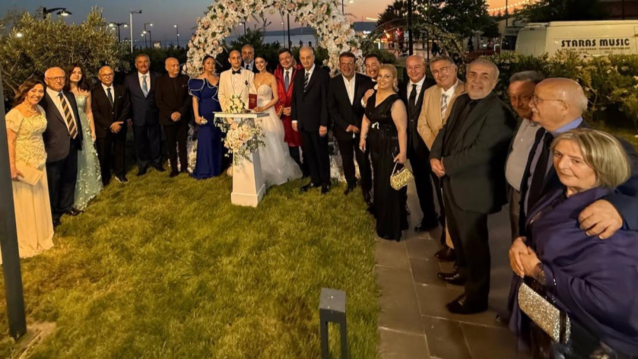 Çanakkale’de Bu Düğün Konuşuluyor! Türkiye’nin Tanınmış İsimleri Aynı Nikâhta Buluştu