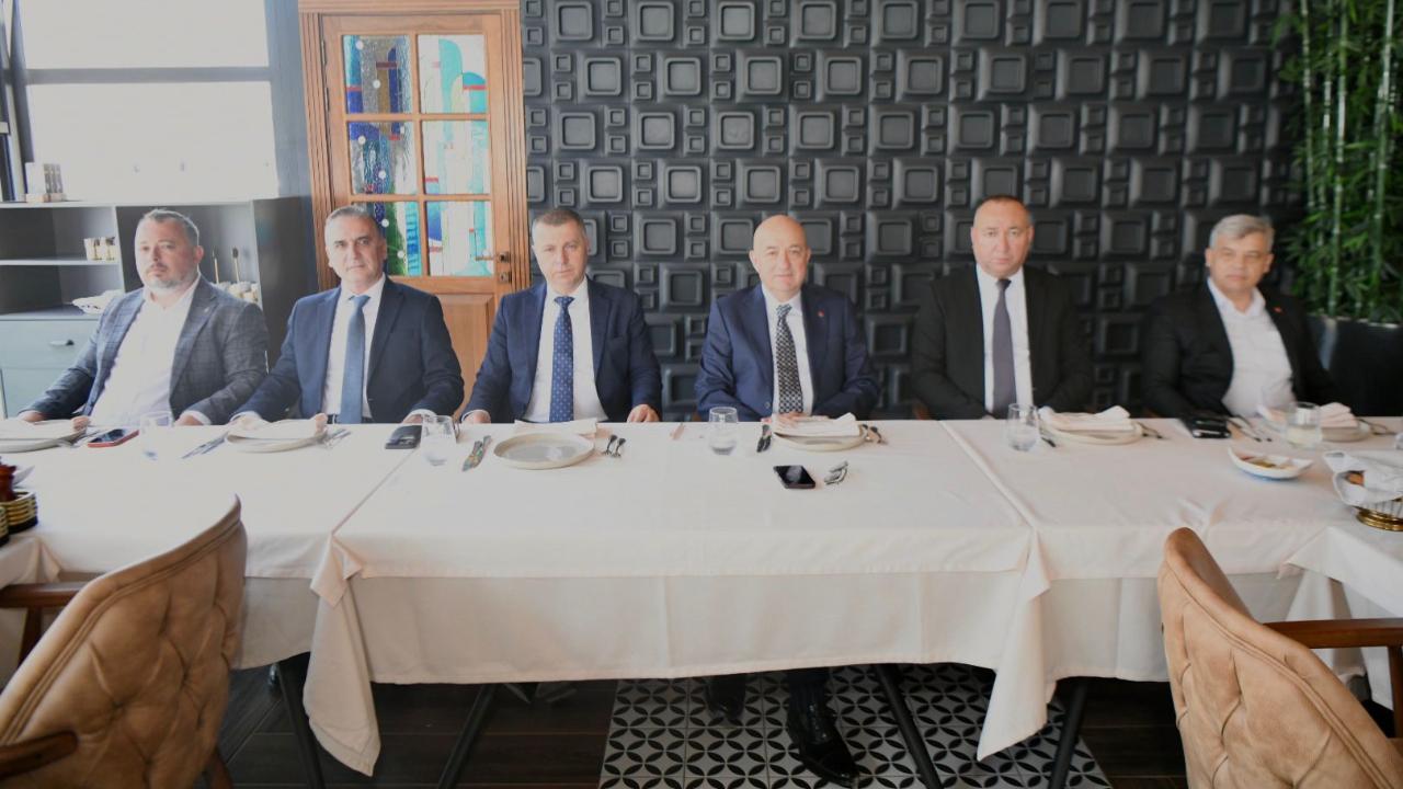 Çanakkale’de Kritik Toplantı! Ayhan Gider’den Dikkat Çeken Sözler: “Biz CHP Değiliz…”