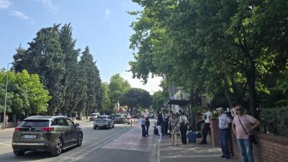 Halk Bahçesi Önündeki Durak Çilesi Yayaları İsyan Ettirdi