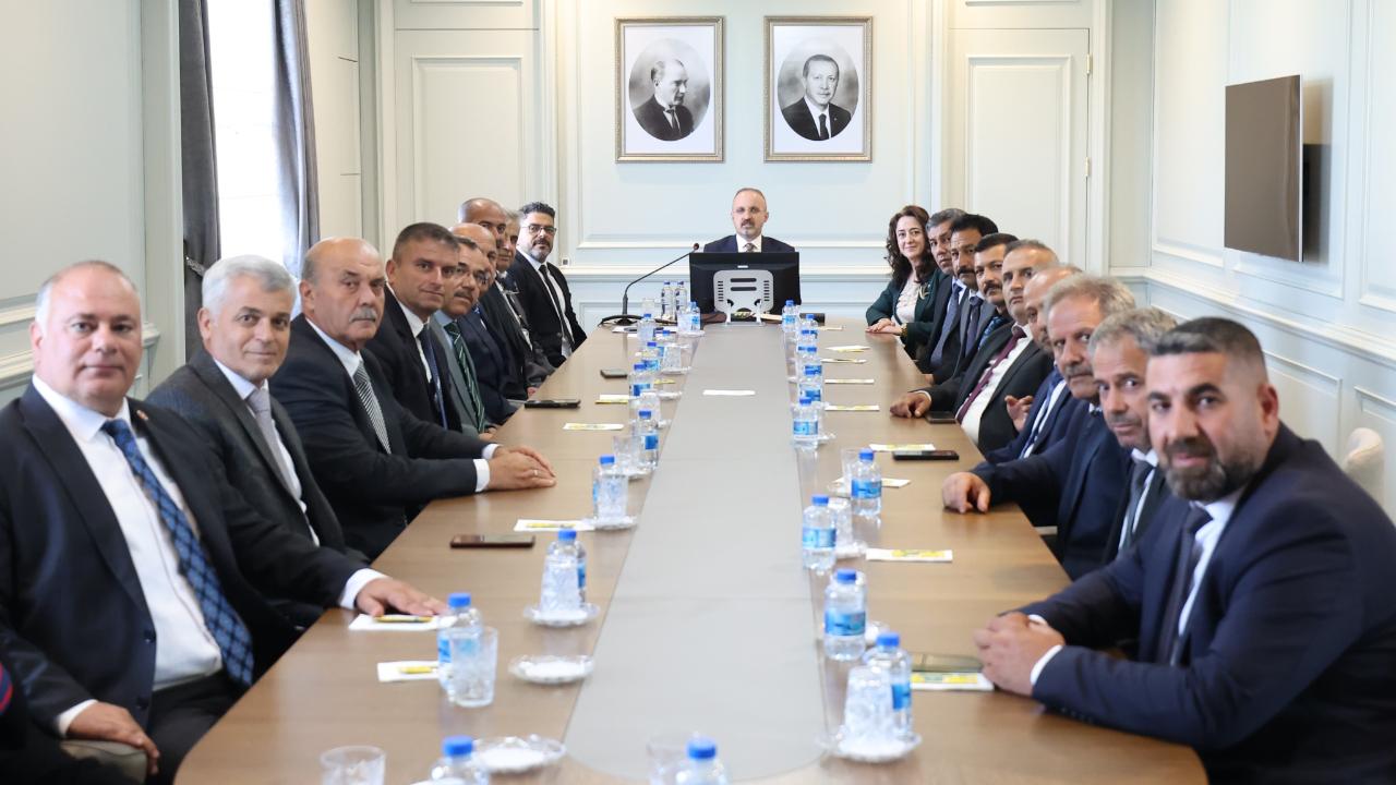 Hatay’dan Ankara’ya Kritik Ziyaret! Muhtarlar Bülent Turan’la Görüştü… Masada Hangi Konular Vardı?