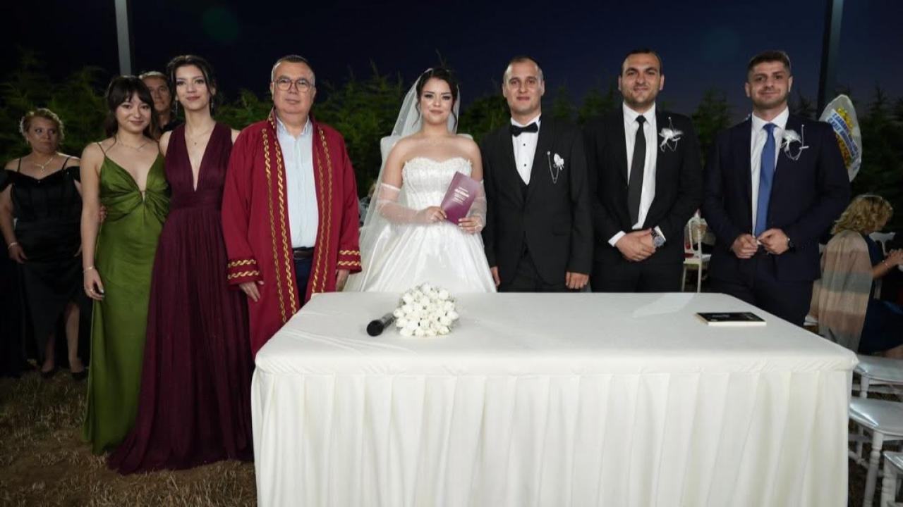 Kepez’de Mutlu Gün: Genç Çiftin Nikahını Birol Arslan Kıydı!