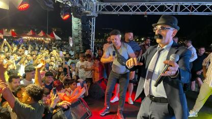 Çanakkale’de Geceye Damga Vuran Konser: Tivorlu İsmail Sahneye Fırtına Gibi Çıktı