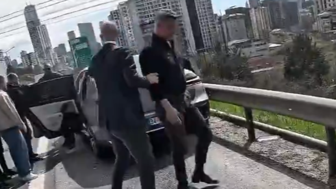 Sadettin Saran Kaza Yaptığı Lüks Aracı Bizzat Satışa Çıkardı! İlanda Dikkat Çeken Ayrıntı Gündem Oldu