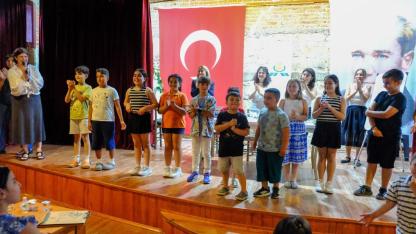 Küçükkuyu’da Tarihi Gün! Çocuk Meclisi İlk Seçimlerini Heyecanla Gerçekleştirdi!