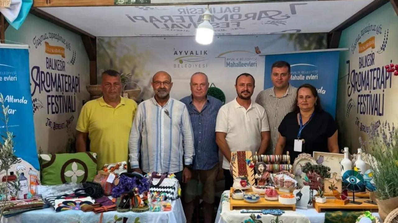 Ayvalık’taki Stantta Yaşananlar Herkesi Şaşırttı! Festivalde Yoğun İlginin Ardında Ne Var?