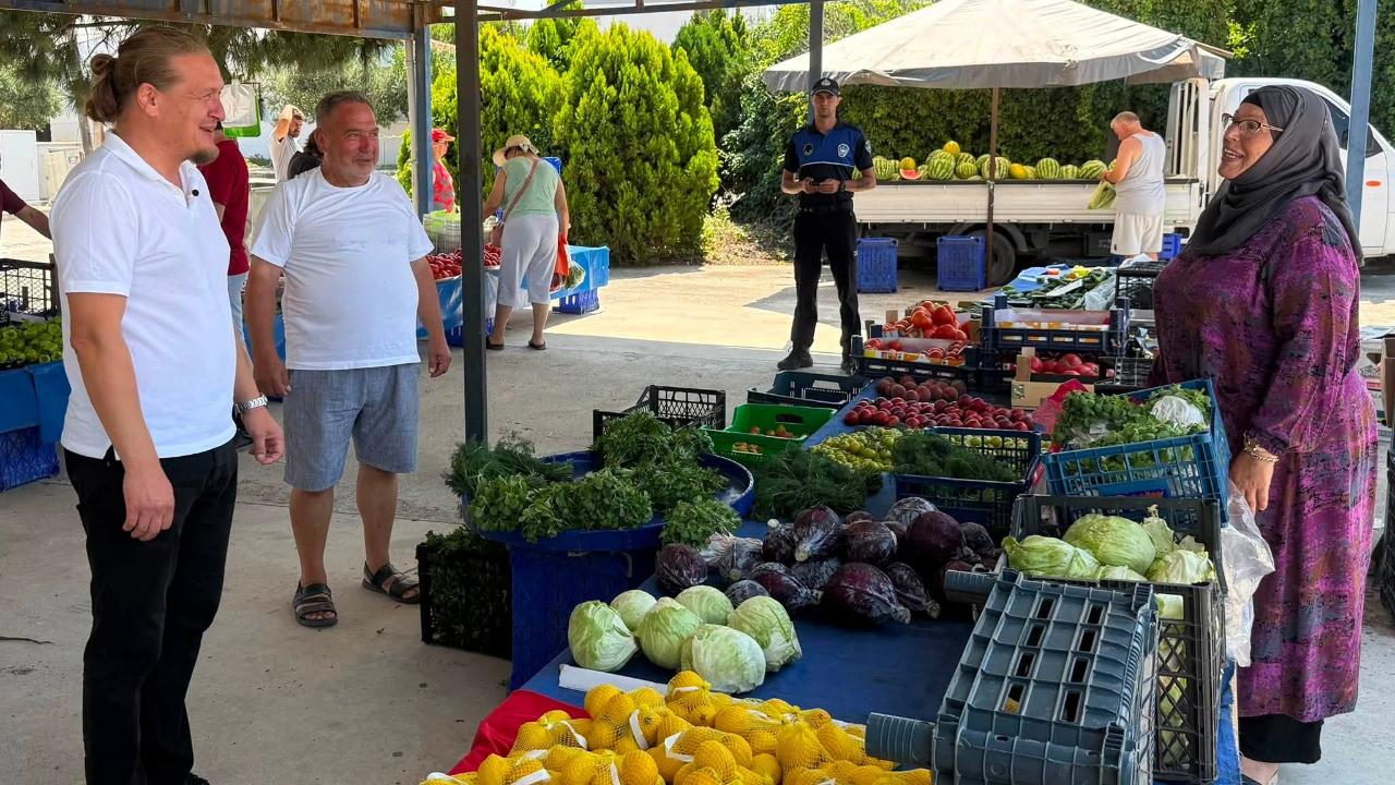Başkan Atilla Öztürk, Dalyan Mahallesi Semt Pazarı'nda