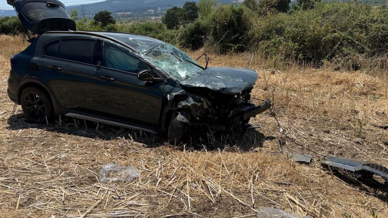 Çanakkale-Çan Karayolunda Otomobil Tarlaya Uçtu: 2 Yaralı