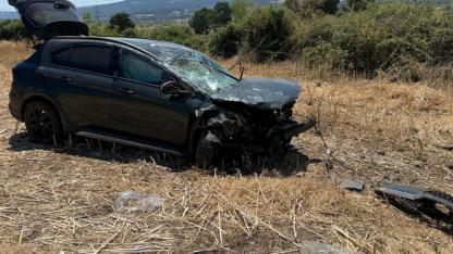 Çanakkale-Çan Karayolunda Otomobil Tarlaya Uçtu: 2 Yaralı