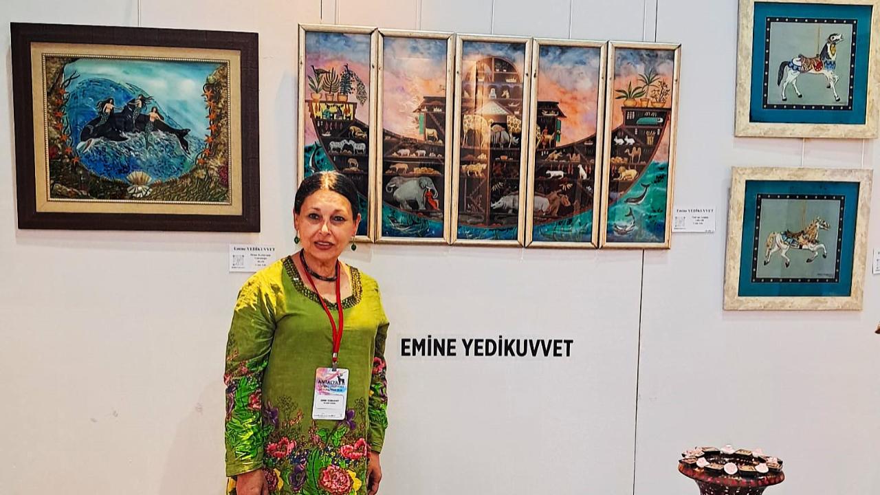 Çanakkale Sokaklarında Gizemli Bir Sanat Dehası: Kim Bu Şahmeran’ı Ayakta Ağlatan Kadın?