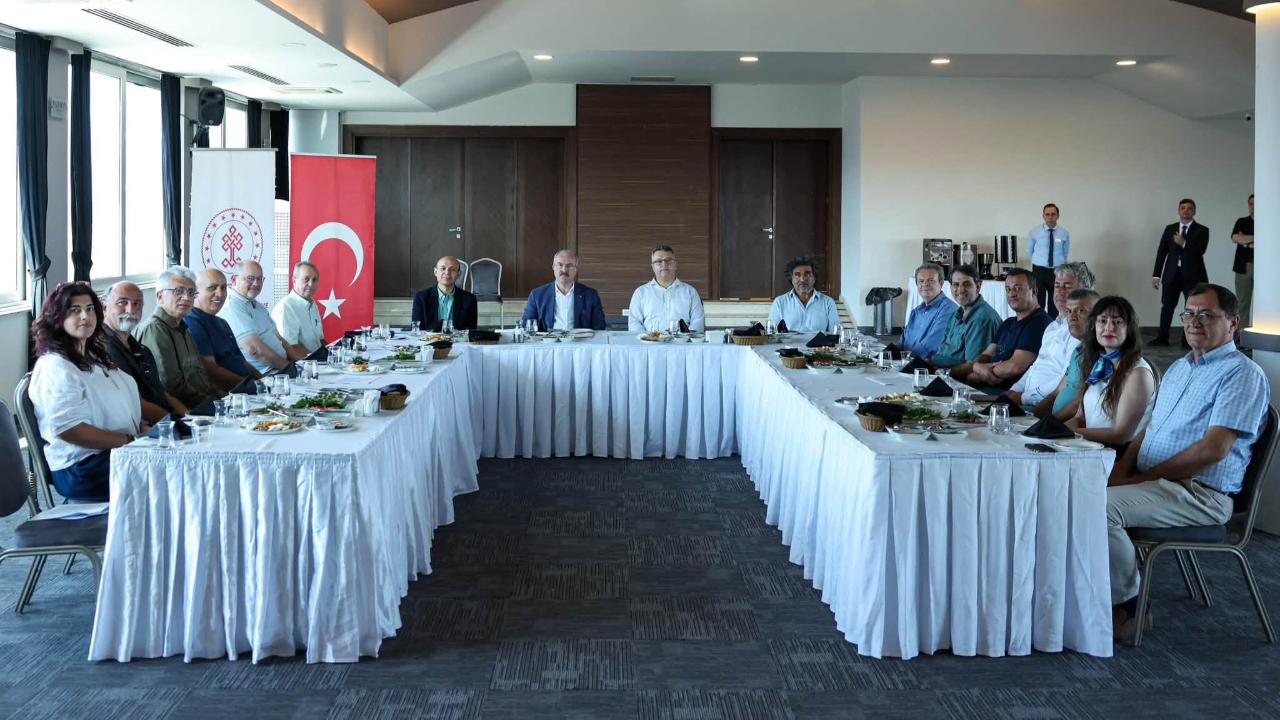 Çanakkale’de Kritik Toplantı! Kazı Başkanları Bir Araya Geldi… Yeni Dönemde Neler Değişecek?
