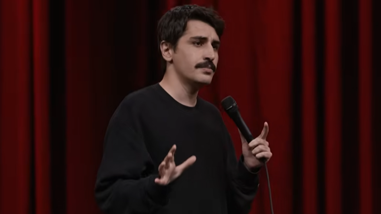Komedyen Deniz Göktaş havalimanında gözaltına alındı