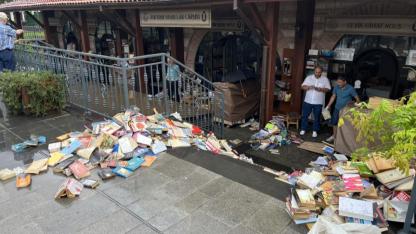 Üsküdar Sahaflar Çarşısı'nı su bastı: Yüzlerce kitap kullanılamaz hale geldi