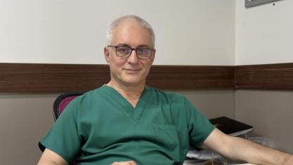 "Kulağımda bir şey hareket ediyor" dedi, canlı kelebek çıktı